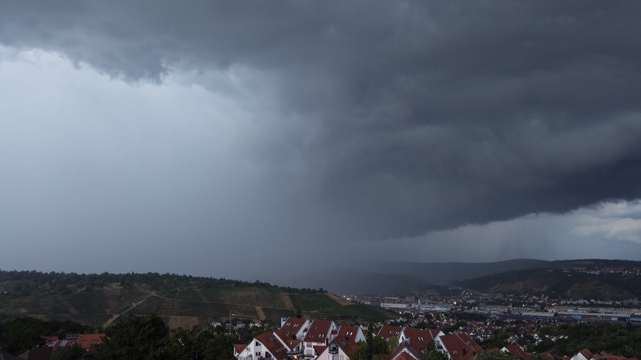 Luftaufnahme eines Gewitters über der Region
