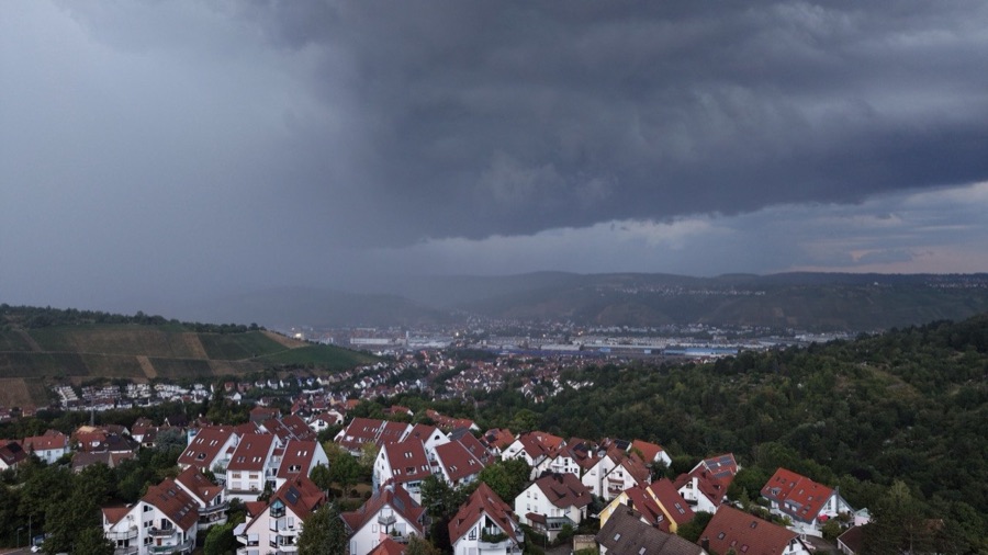 Blick über die Region bei aufziehendem Gewitter