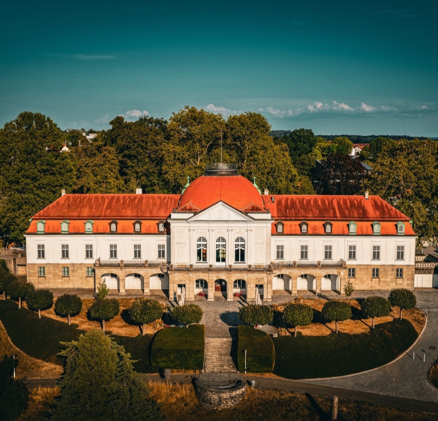 Schloss aus der Luft fotografiert