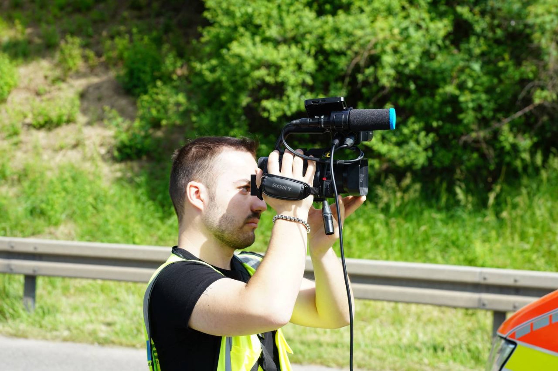 Enrique Kaczor mit der Kamera im Einsatz